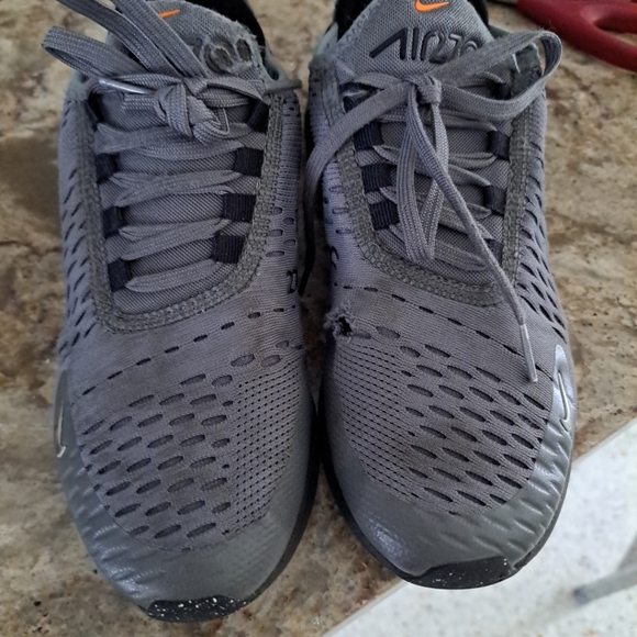 Size 4.5Y - Nike Air Max 270 Multi-Swoosh - Smoke Grey.need a mesh repair - Picture 5 of 5